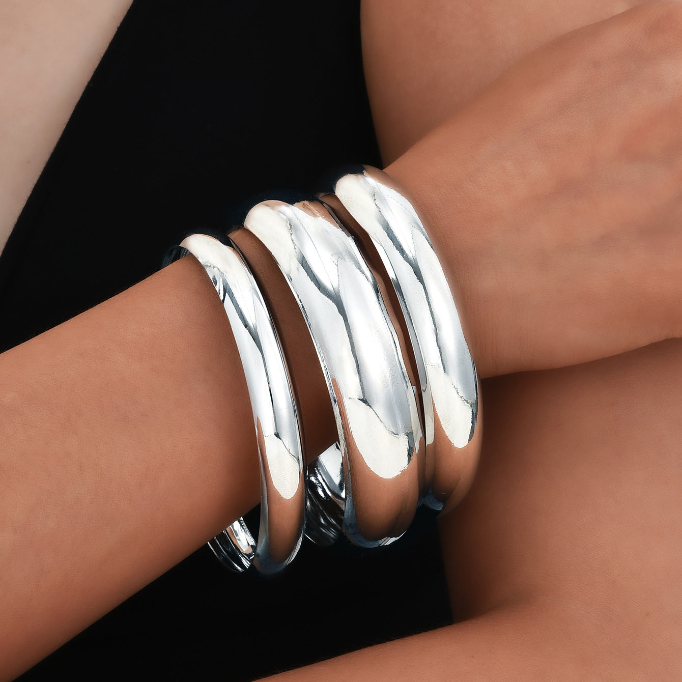 Damen Armreif-Set aus hochwertigem, glänzendem Metall Shop Nory