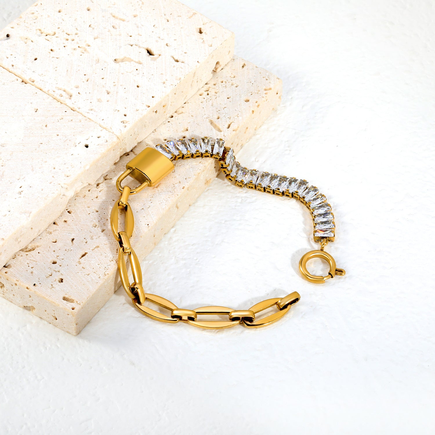 Damen elegante Gliederarmband mit funkelnden Zirkonia und goldplattiertem Design Shop Nory