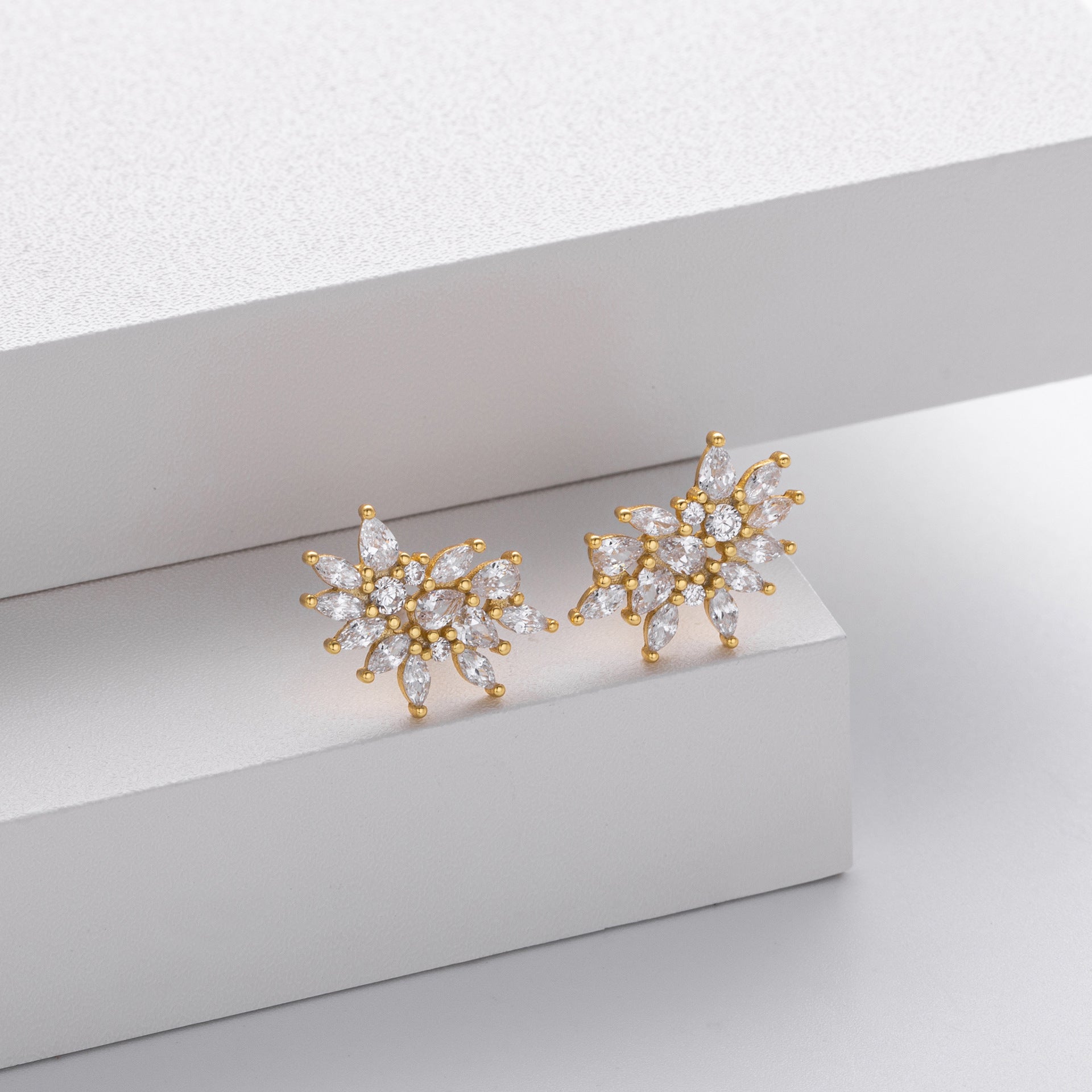 Damen Ohrstecker im eleganten Blüten-Design Shop Nory