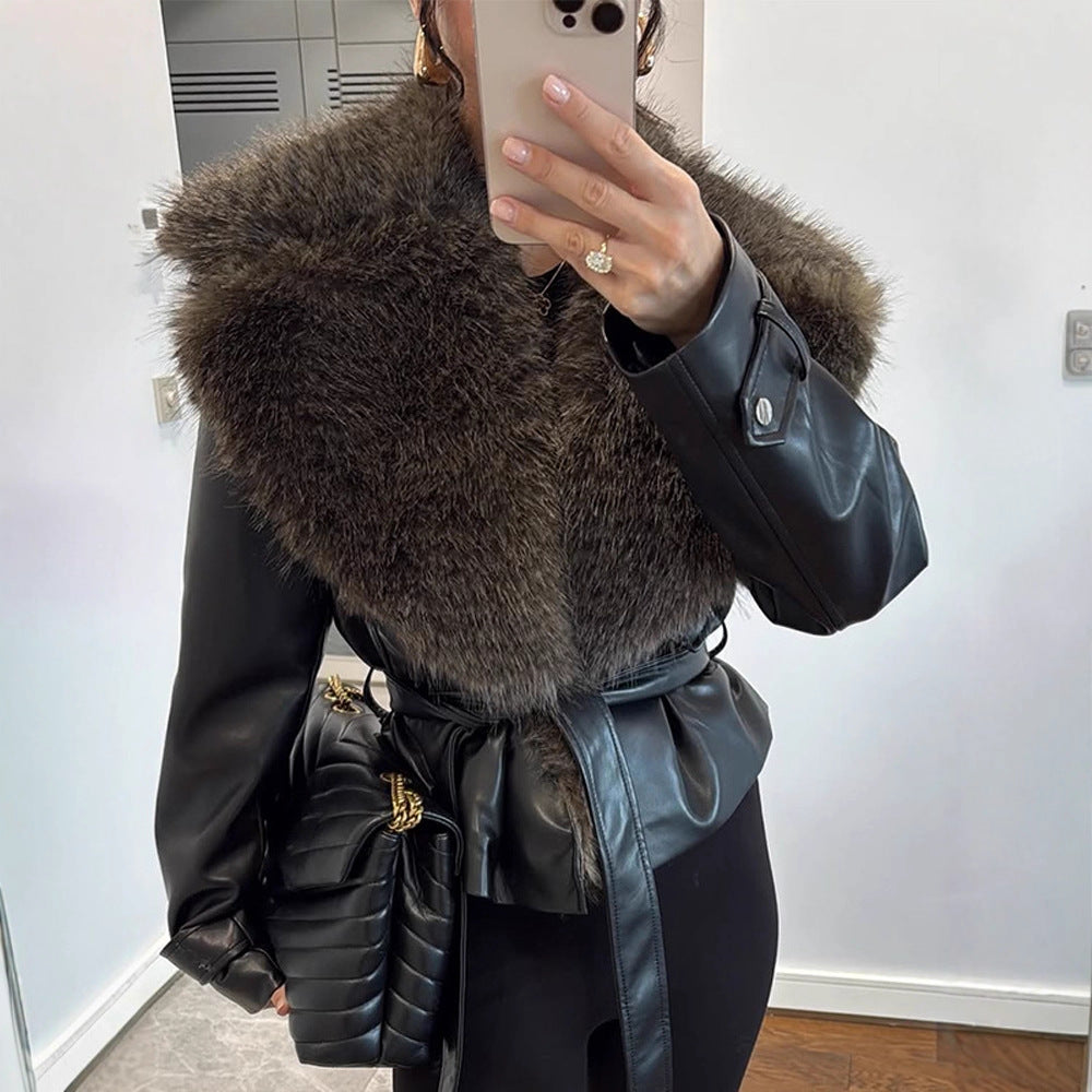 Damen taillierte Lederimitat-Jacke mit voluminösem Kunstfell-Schalkragen und Bindegürtel Shop Nory