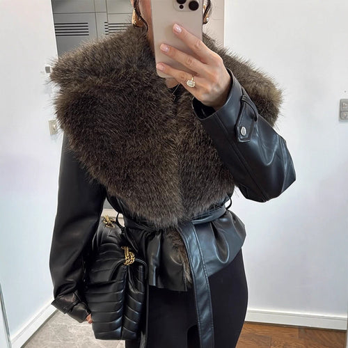 Damen taillierte Lederimitat-Jacke mit voluminösem Kunstfell-Schalkragen und Bindegürtel Shop Nory