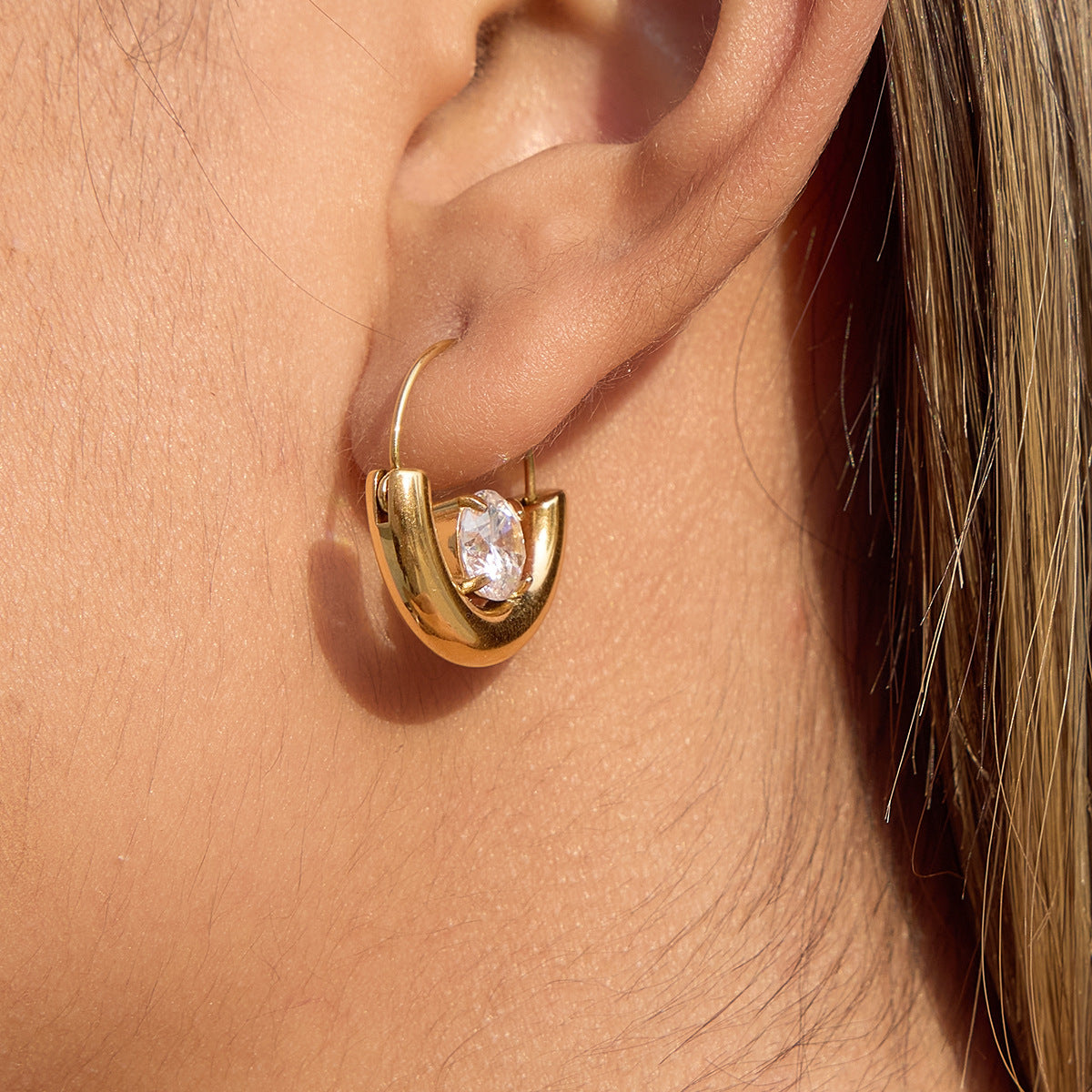 Damen Ohrhänger mit funkelndem Zirkonia und hypoallergener Edelstahl-Verarbeitung Shop Nory