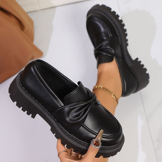Damen Klobige Plateau‑Loafer mit grober Profilsohle und gepolstertem Schaft Shop Nory