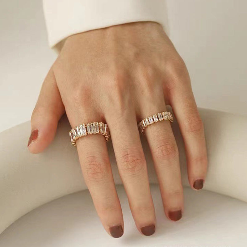 Damen Glänzendes Armband mit eleganten Steinbesatz Shop Nory