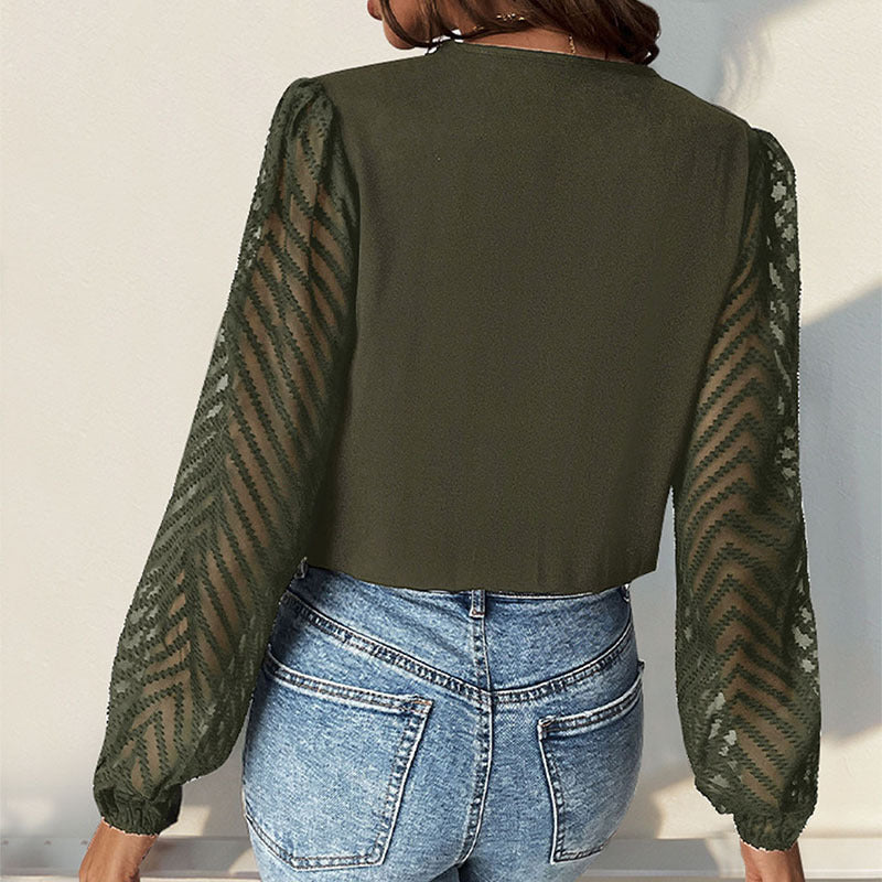 Damen V-Ausschnitt Bluse mit dekorativer Faltenpasse und transparenten Chevron-Ärmeln Shop Nory