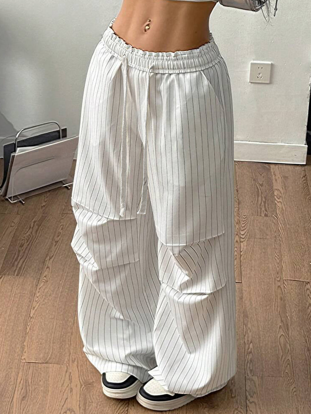 Damen Weite Nadelstreifen-Loungehose mit hohem Gummibund und Tunnelzug Shop Nory