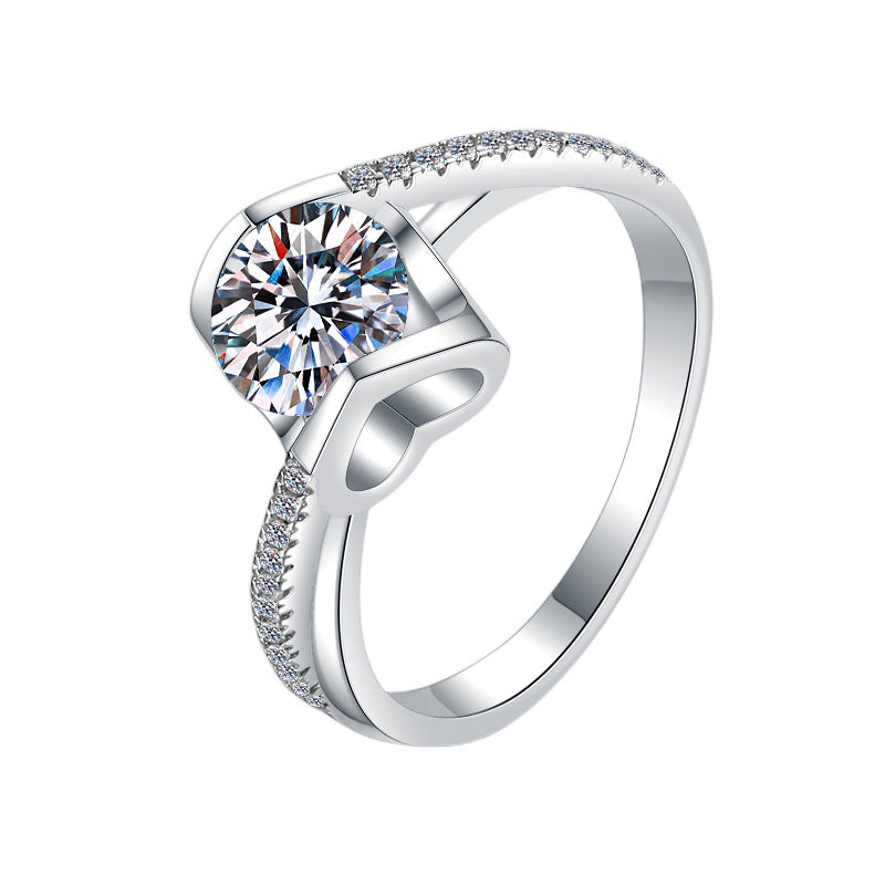 Damenring mit elegantem, facettiertem Hauptstein und funkelnden Zirkonia Shop Nory