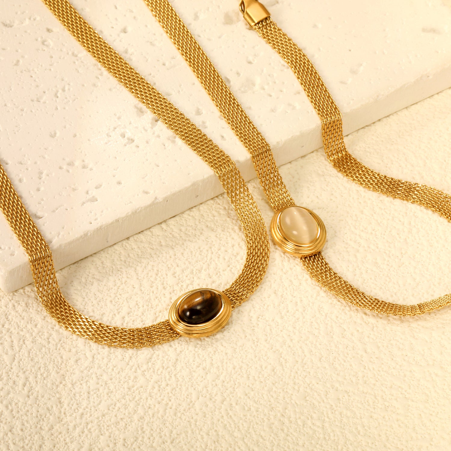 Damen elegante Halskette mit feinem geflochtenem Design und edelsteinbesetztem Anhänger Shop Nory