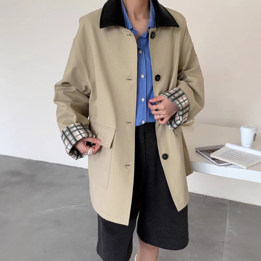Damen Kurzjacke im Trench‑Stil mit Lederkragen und umschlagbaren Karo‑Manschetten Shop Nory