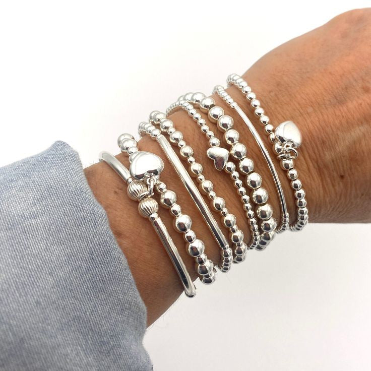 Damen Armband-Set mit funkelnden Perlen und eleganten Details Shop Nory