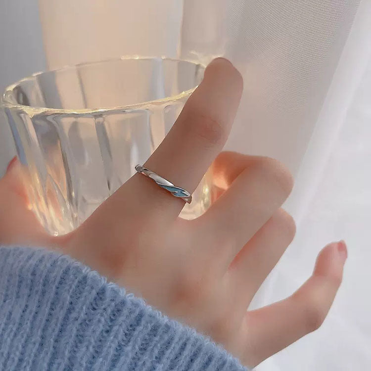 Damen Zarter Silberring mit stilvollem geschwungenem Design Shop Nory