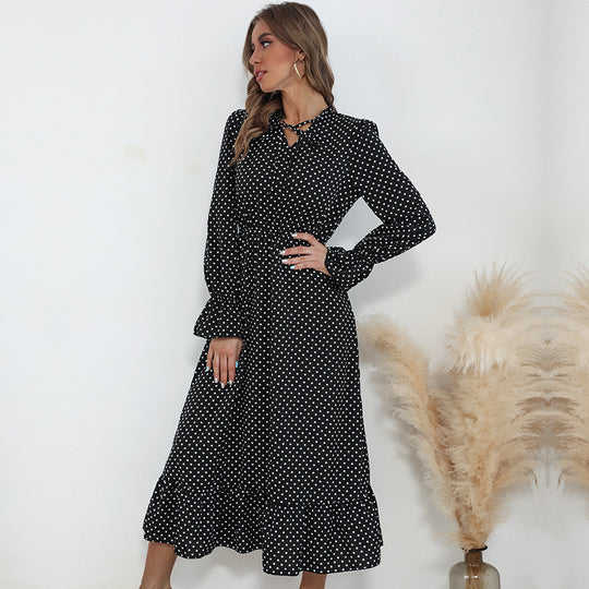 Damen Maxikleid mit Polka-Dot‑Print, geraffter Taille, Schleifenkragen und Volant-Saum Shop Nory