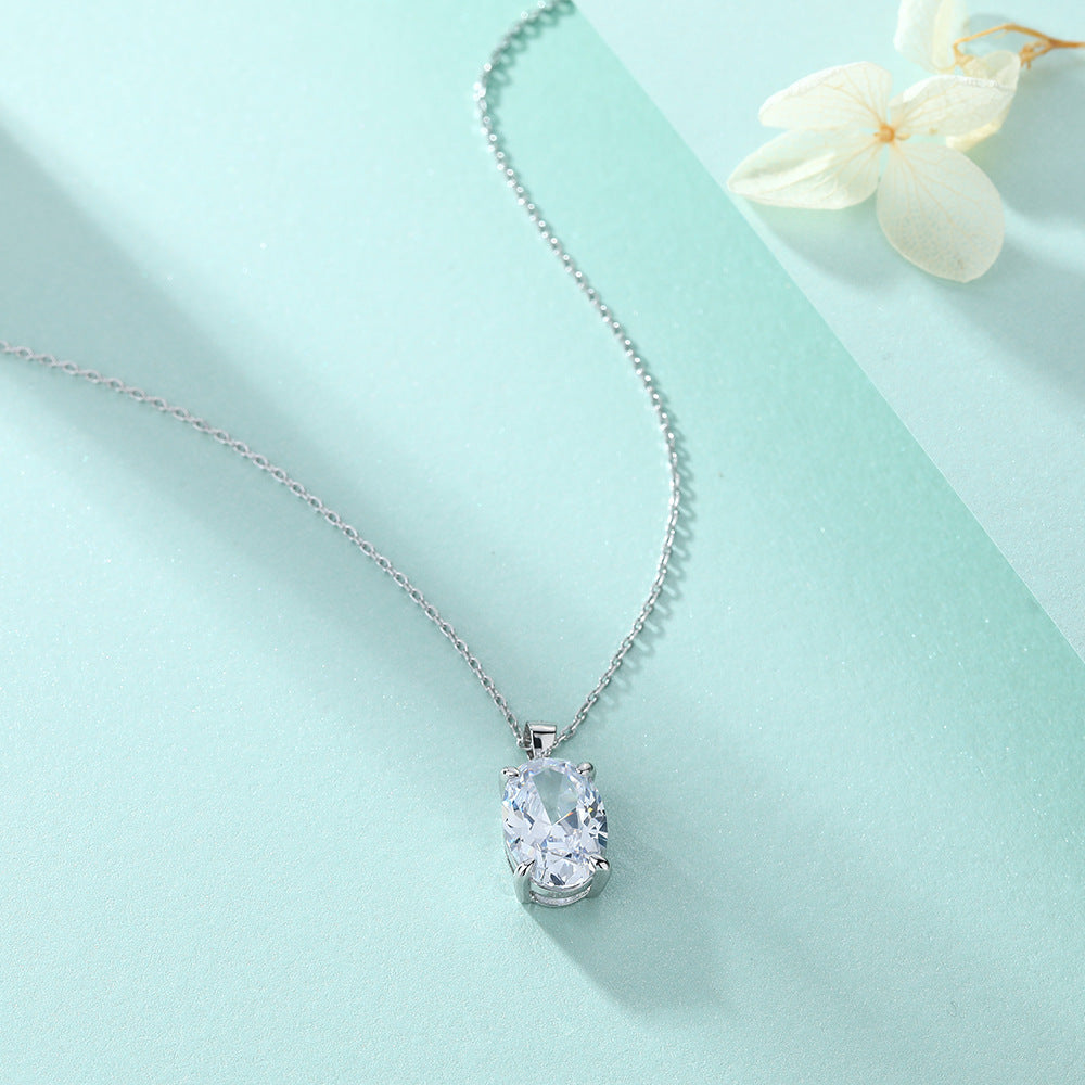 Damen Anhänger-Halskette mit ovalem, tiefgrünen Edelstein und hochwertiger Silberfassung Shop Nory