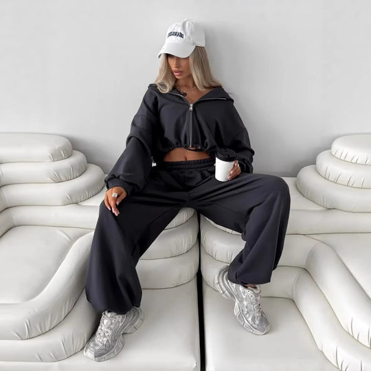 Damen Kurz geschnittenes Kapuzen-Sweatshirt und weite Lounge-Jogginghose Set Shop Nory