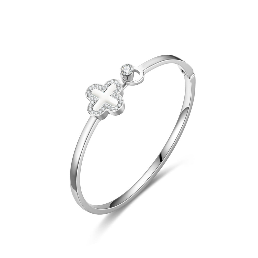Damen Armreif mit filigranem Kreuzanhänger und funkelnden Zirkonia Steinen Shop Nory