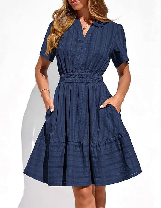 Damen Tailliertes Stufen-Midikleid mit Smokbund, V‑Ausschnitt und Eingrifftaschen Shop Nory