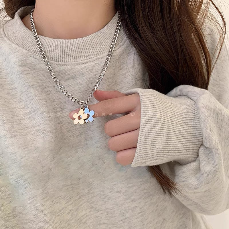 Damen Halskette mit doppeltem Blumenanhänger aus hochwertigem Metall Shop Nory