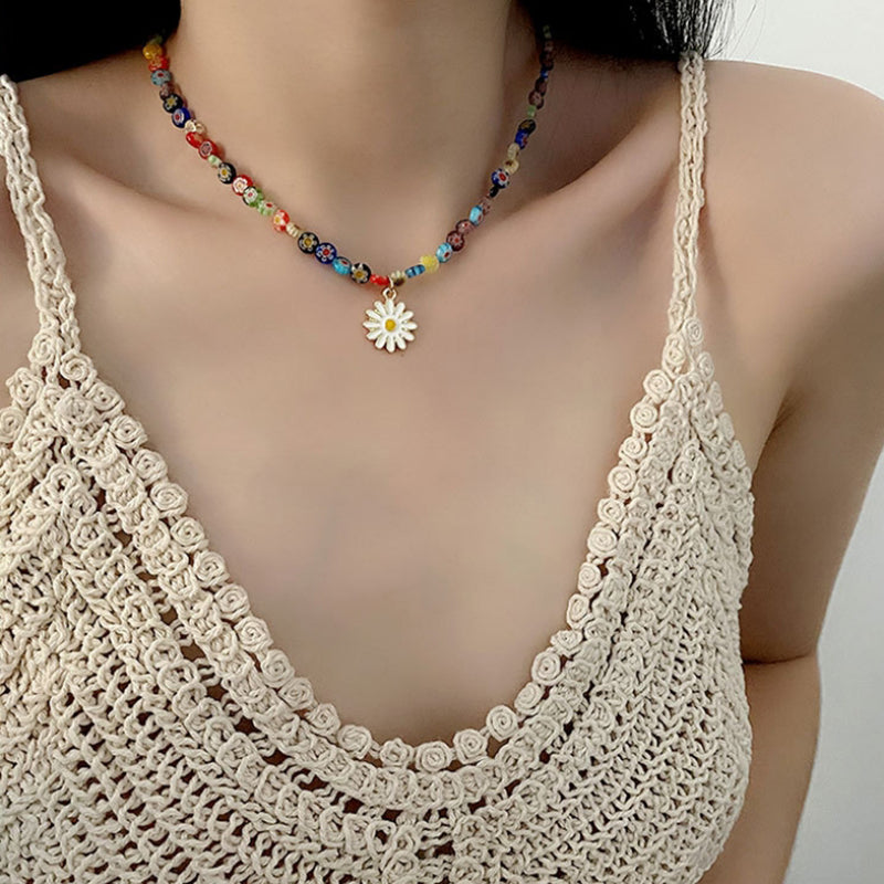 Bunte Halskette Mit Gänseblümchen-Anhänger | Shop Nory