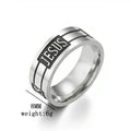 Herren Ring mit eingeprägtem "Jesus" Schriftzug und eleganten Linien Shop Nory