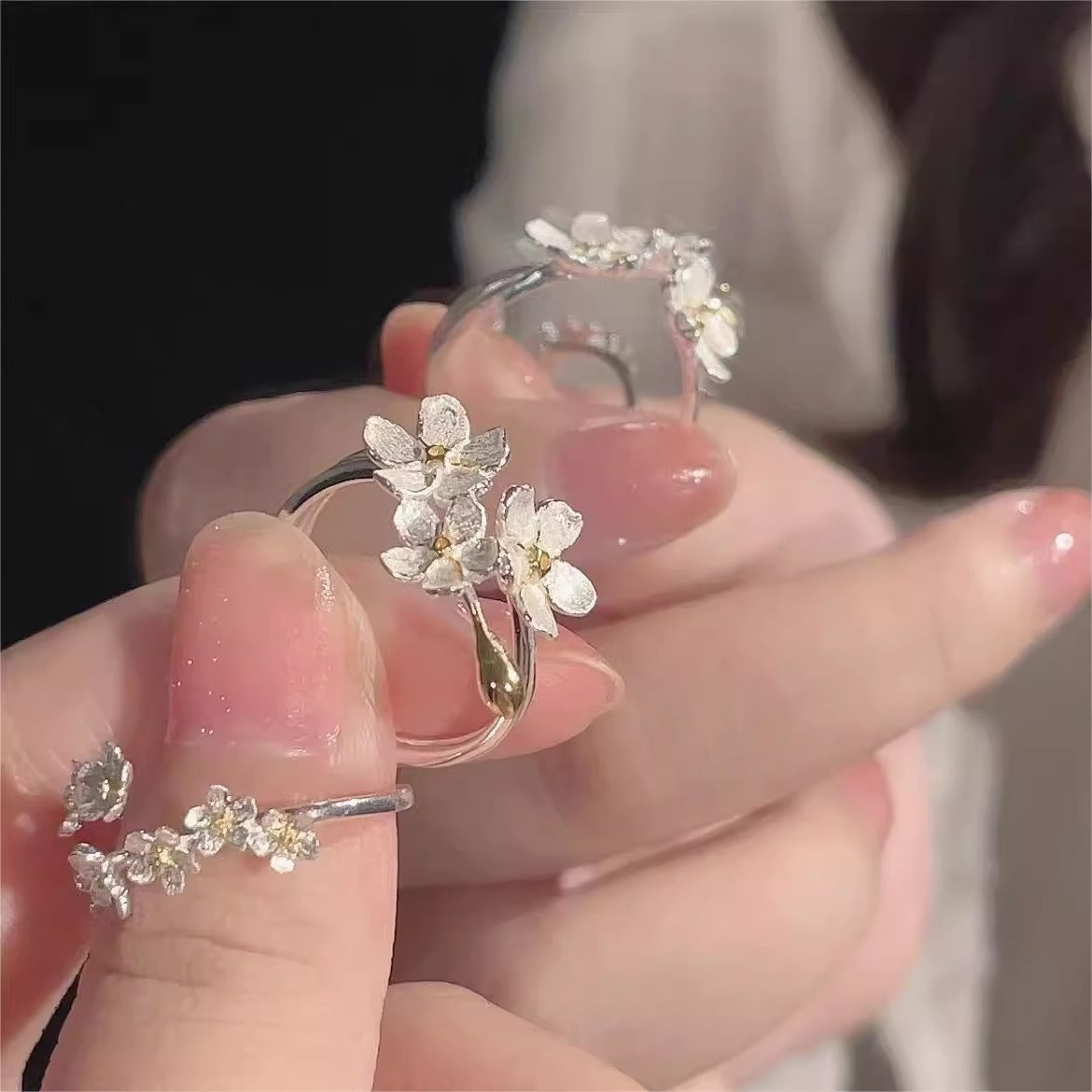 Damen Zarter und eleganter Ring mit funkelnden Kristallen Shop Nory