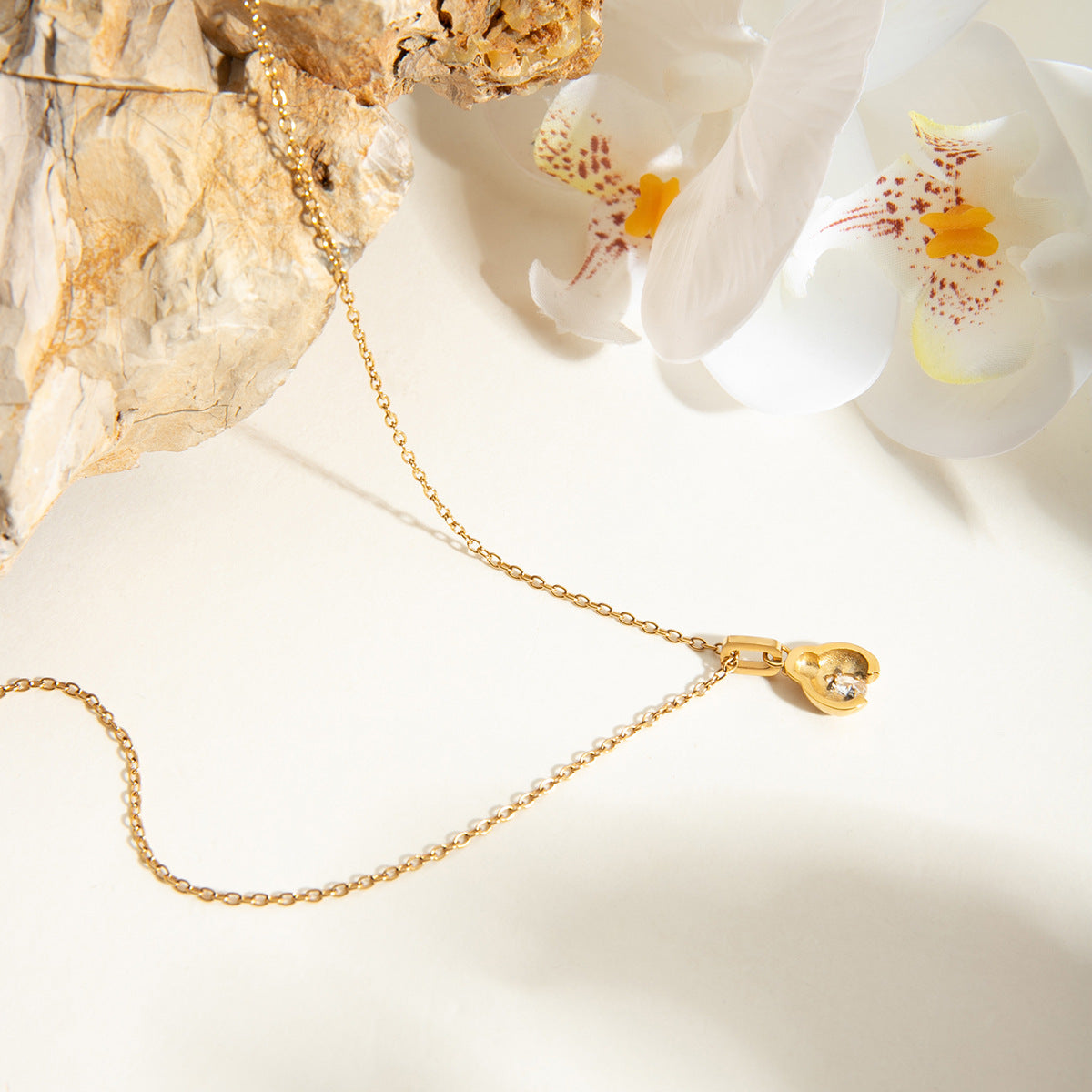 Damen Halskette mit funkelndem Anhänger und verlängerbarem Design Shop Nory