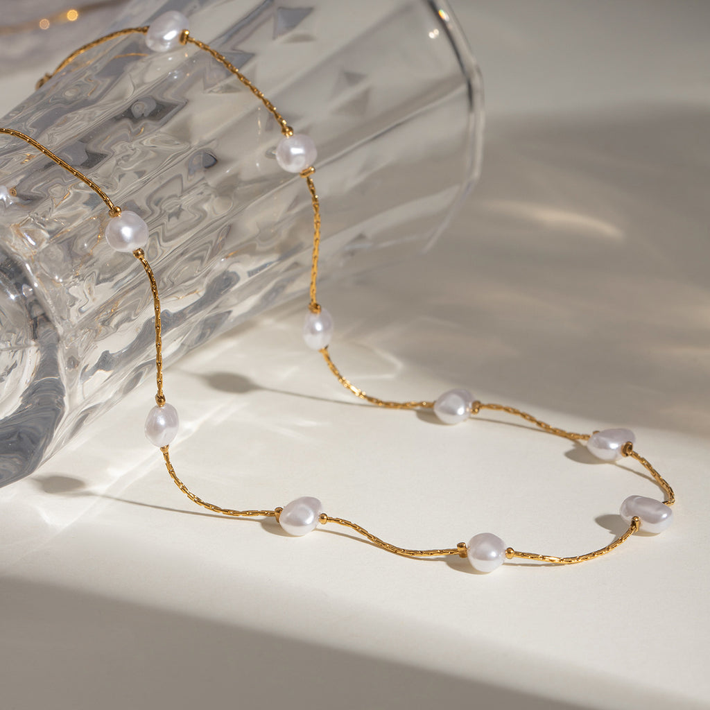 Damen Halskette mit perlenbesetzten Details aus hypoallergenem Edelstahl Shop Nory
