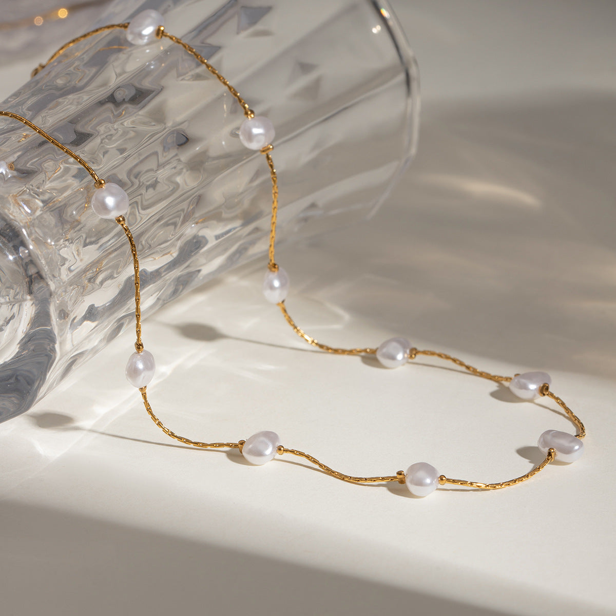 Damen Halskette mit perlenbesetzten Details aus hypoallergenem Edelstahl Shop Nory