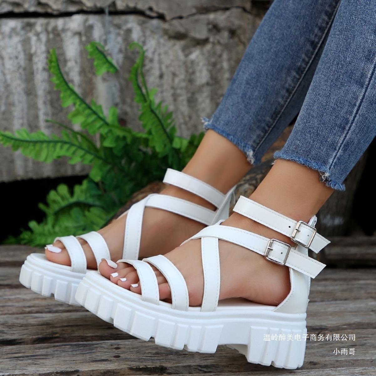 Damen Plateausandalen mit verstellbaren Riemen und robustem Profil