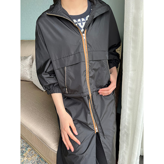 Damen Leichter Oversize-Regenmantel mit Kapuze, Zwei-Wege-Reißverschluss und verdeckten Reißverschlusstaschen Shop Nory