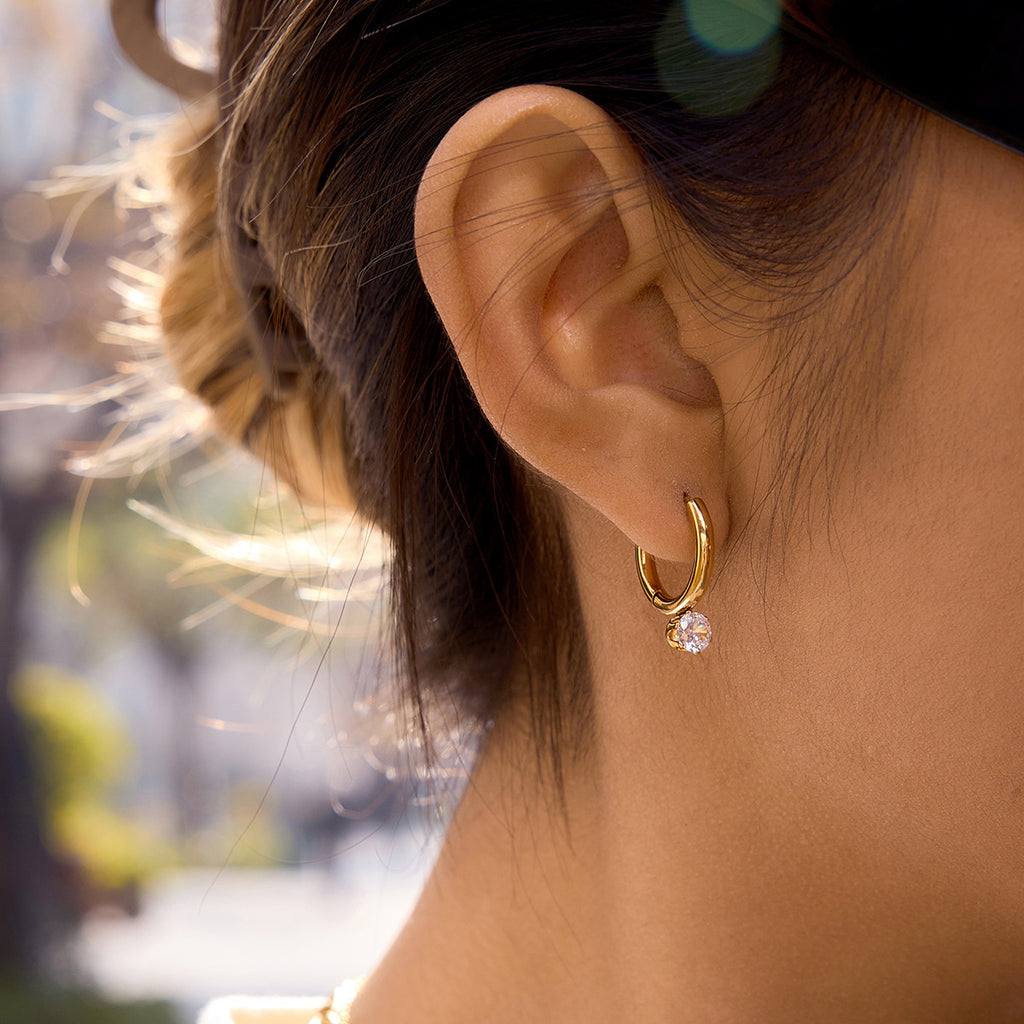 Damen Hoops Ohrstecker mit funkelndem Kristallanhänger Shop Nory