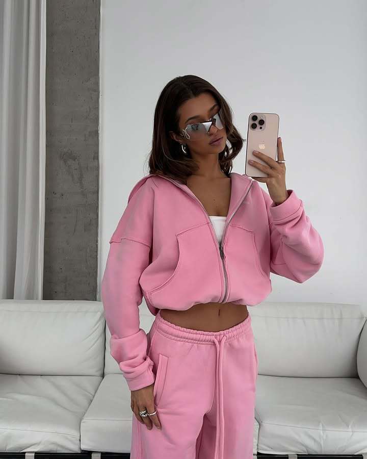 Damen oversized kurz geschnittener Kapuzenpullover und hochtaillierte Jogginghose Set aus Bio-Baumwollfleece Shop Nory