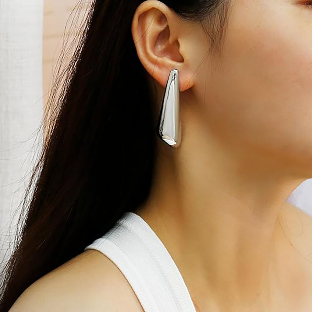 Damen modische Ohrringe im eleganten Skulpturdynamic Shop Nory