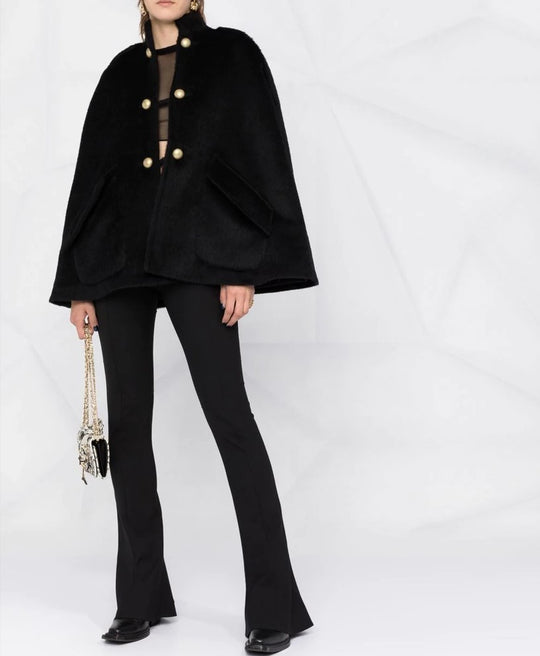 Damen Kurzcape mit Stehkragen, samtiger Struktur und dekorativen Goldknöpfen Shop Nory