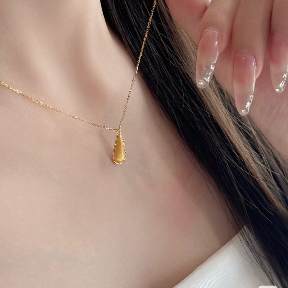 Damen Halskette mit herzförmigem Anhänger aus glänzendem Metall Shop Nory