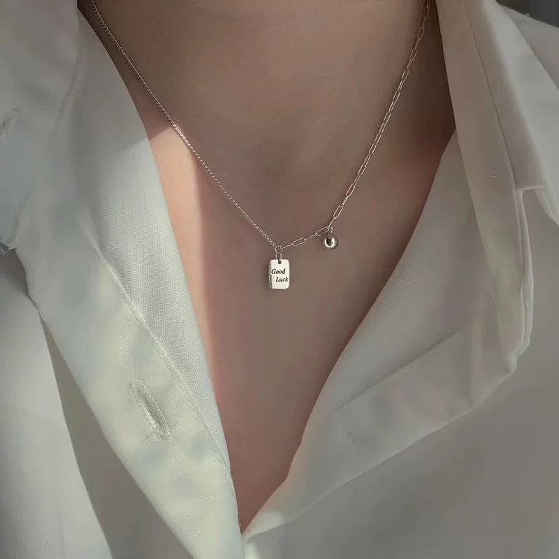 Damen Halskette mit graviertem Glücksanhänger und filigraner Gliederkette Shop Nory