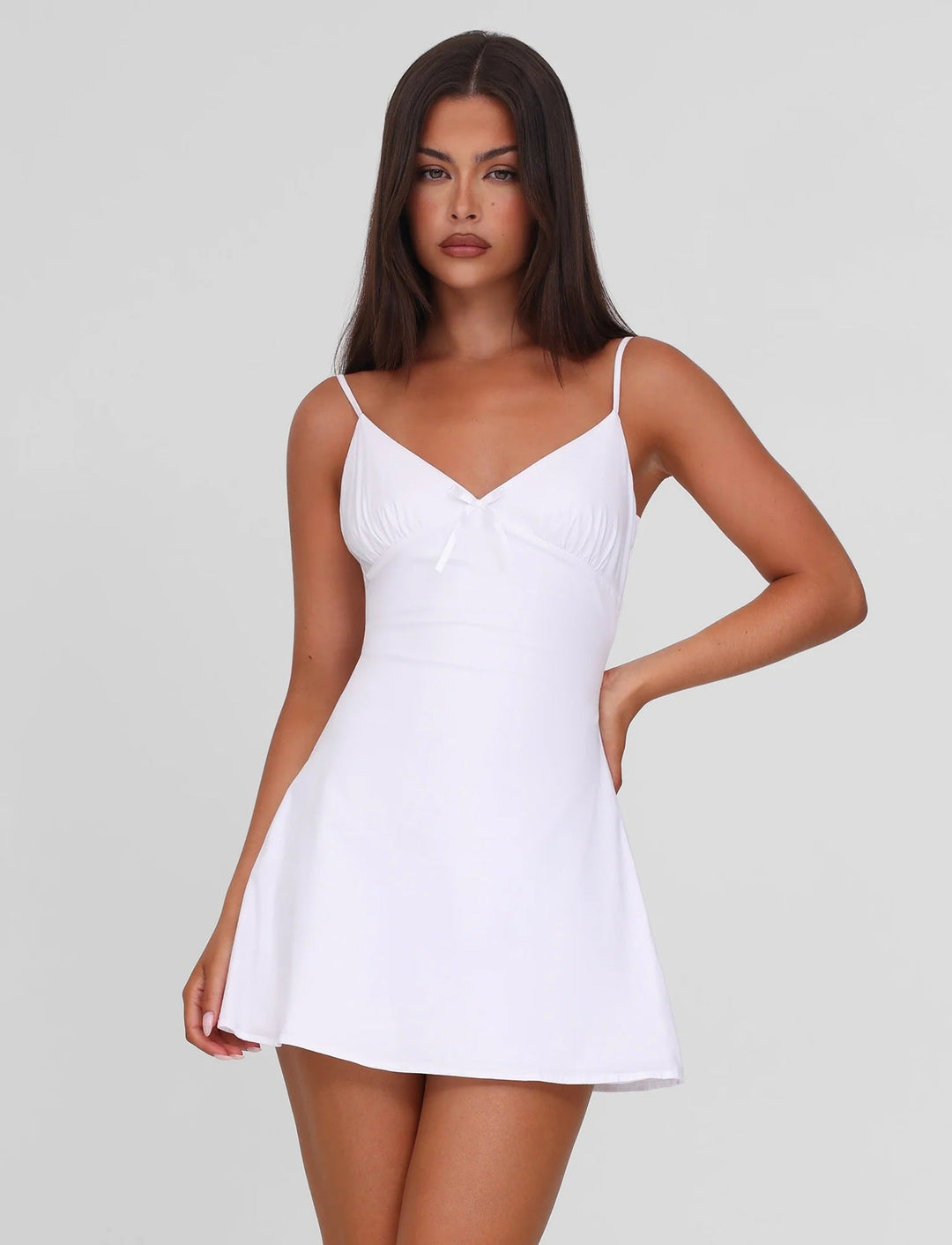 Damen Strandkleid mit hübschen Spaghettiträgern und fließendem Schnitt Shopnory