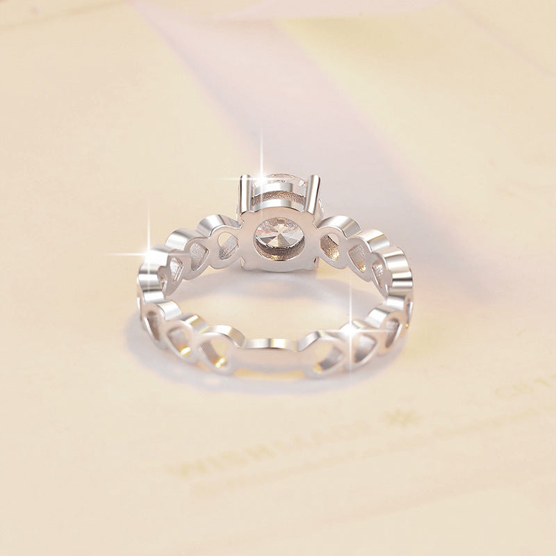 Damenring mit Herzdesign und strahlendem Zirkonia Shop Nory
