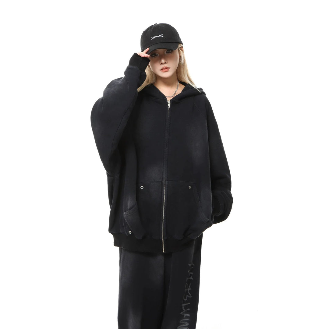 Unisex Kapuzenpullover im Oversize‑Cut mit Batik‑Wash und Statement‑Rückenprint Shop Nory