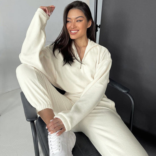 Damen kurz geschnittenes Samt-Lounge-Set mit tailliertem Zip-Hoodie und fließender Highwaist-Palazzohose Shop Nory