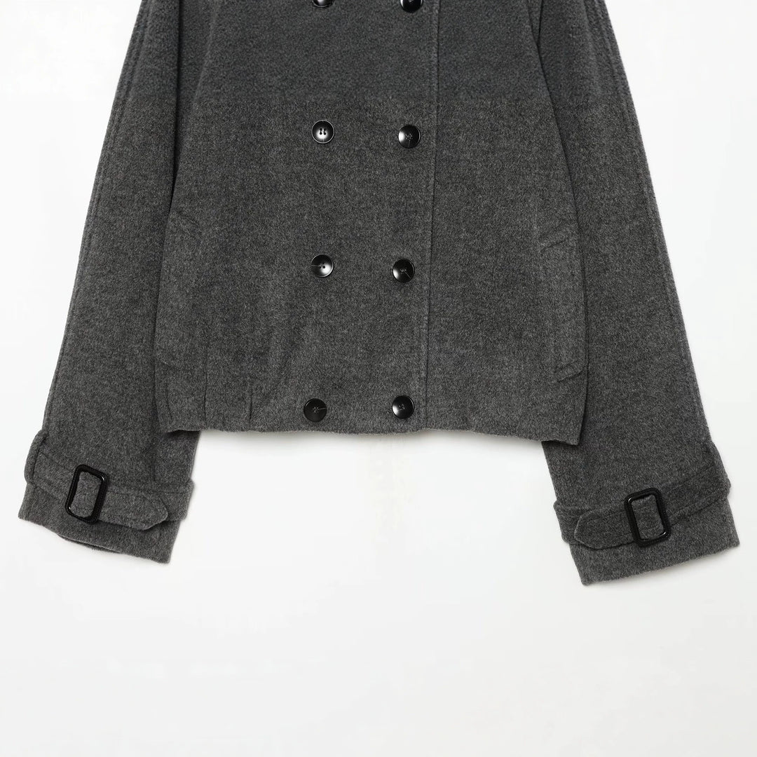 Damen Kurz-Caban mit Doppelreihe, hohem Stehkragen, Schulterpatten und verstellbaren Manschetten Shop Nory