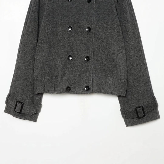 Damen Kurz-Caban mit Doppelreihe, hohem Stehkragen, Schulterpatten und verstellbaren Manschetten Shop Nory