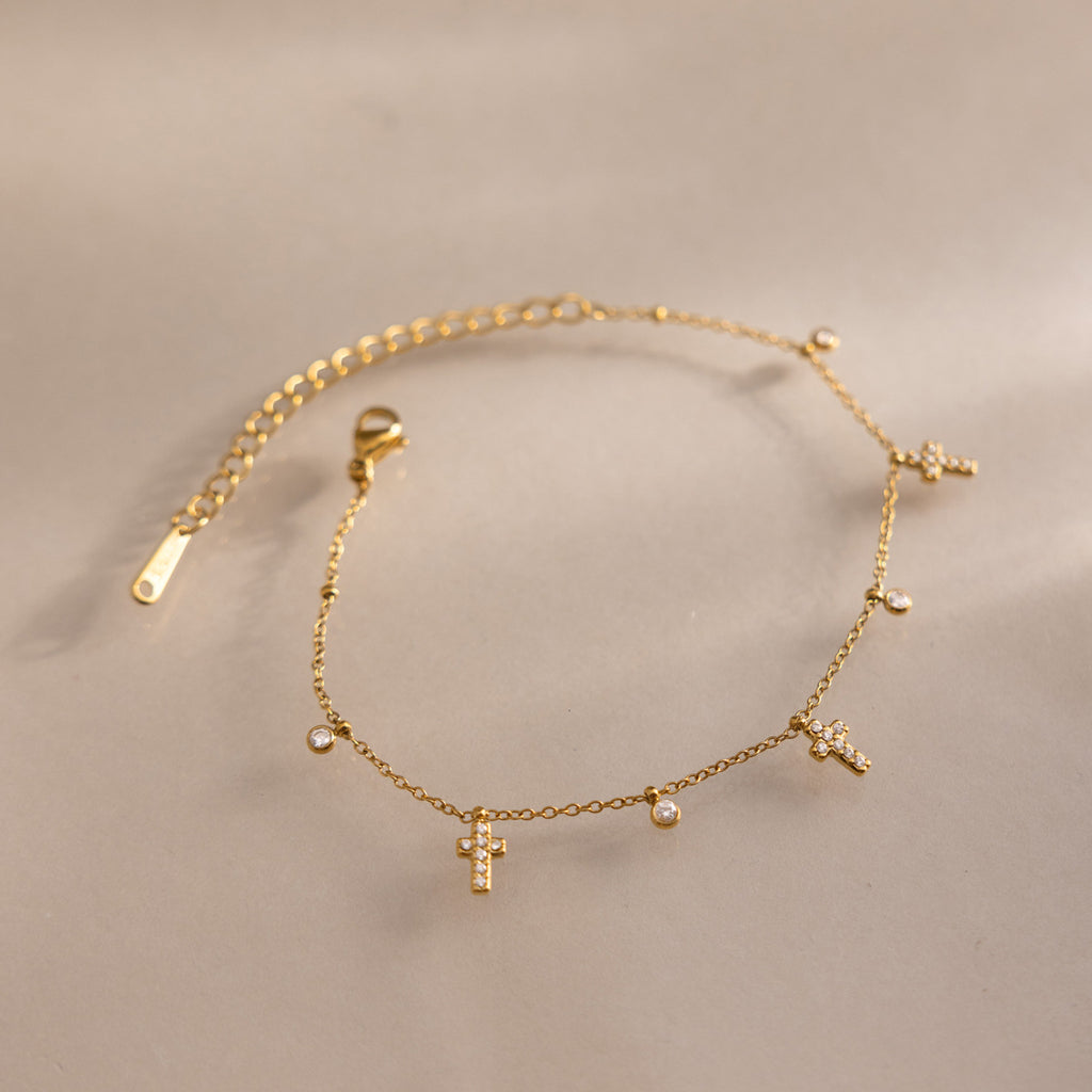 Damen Armband mit funkelnden Kreuzanhängern und hypoallergenem Edelstahl Shop Nory