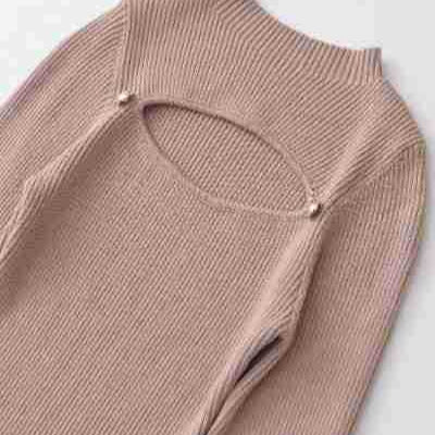 Damen Gerippter Stretch-Feinstrickpullover mit Brust-Cut-Out und Zierknöpfen Shop Nory