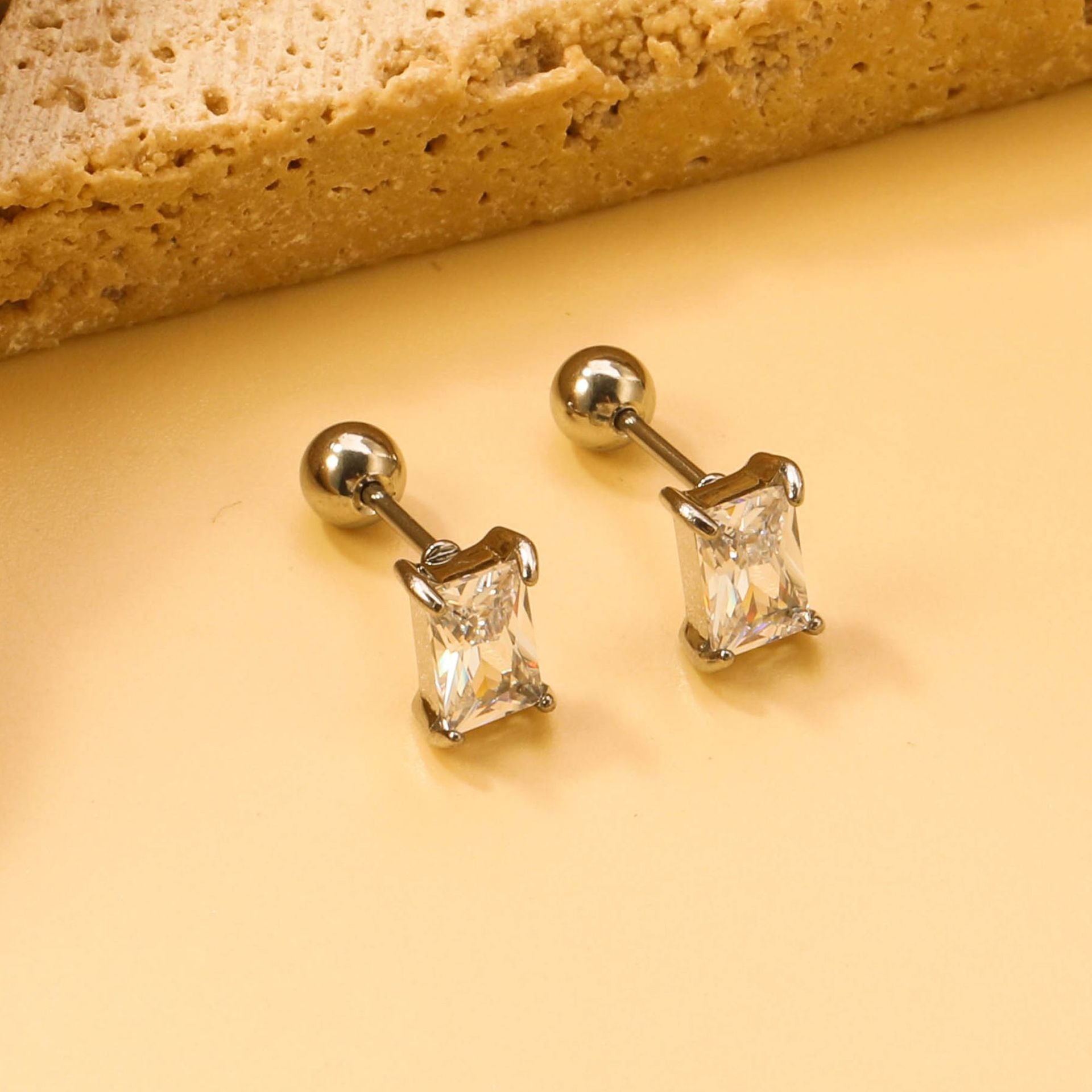 Damen Ohrstecker mit rechteckigem Zirkonia-Design Shop Nory