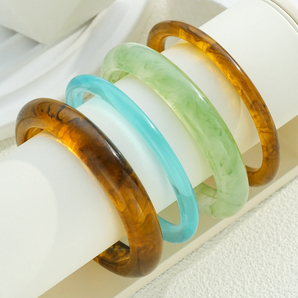 Damen Armreif-Set aus hochwertigem Acryl mit glänzenden und maritimen Designs Shop Nory