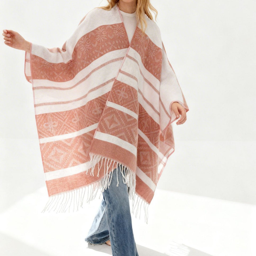 Damen Überwurfcape mit Jacquard‑Strick, V‑Ausschnitt und Fransensaum Shop Nory