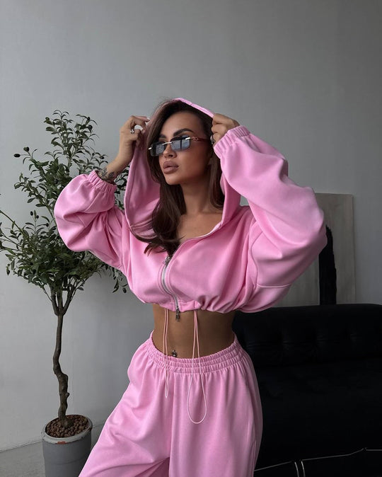Damen kurz geschnittene Kapuzenjacke mit Kordelzug und weite Loungehose mit hohem Bund Shop Nory
