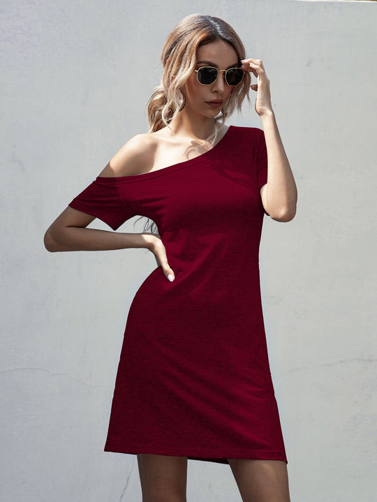 Damen Kleid mit asymmetrischem Ausschnitt und bequemen Schnitt Shopnory
