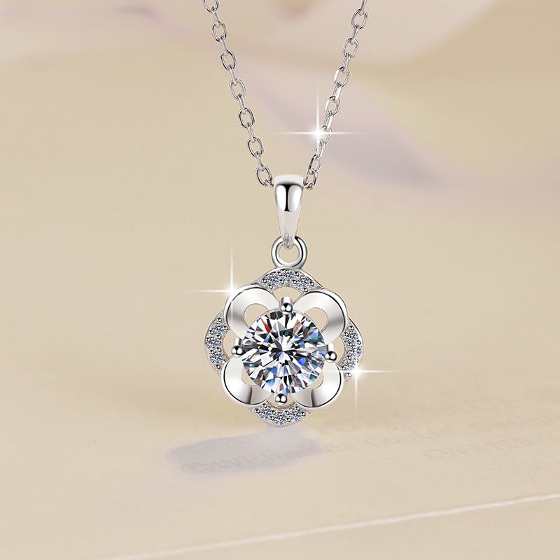 Damen Halskette mit floralem Zirkonia-Anhänger Shop Nory