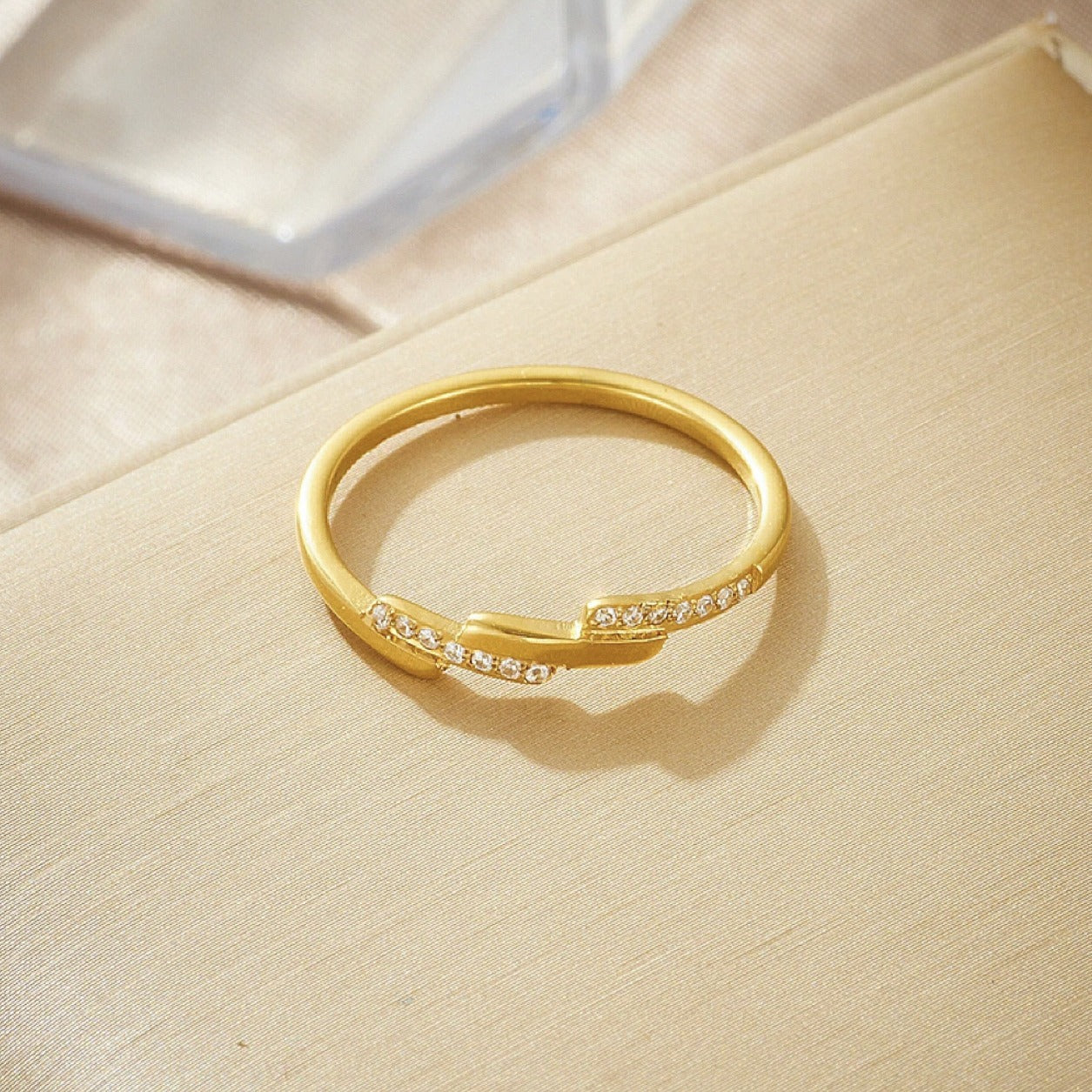 Damen Zeitgenössischer Ring mit Kristall-Akzenten Shop Nory